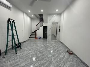 Nhà Tứ Liên- Tây Hồ- 5 tầng , thang máy, chuẩn công năng, về ở luôn giá 9,4 tỷ